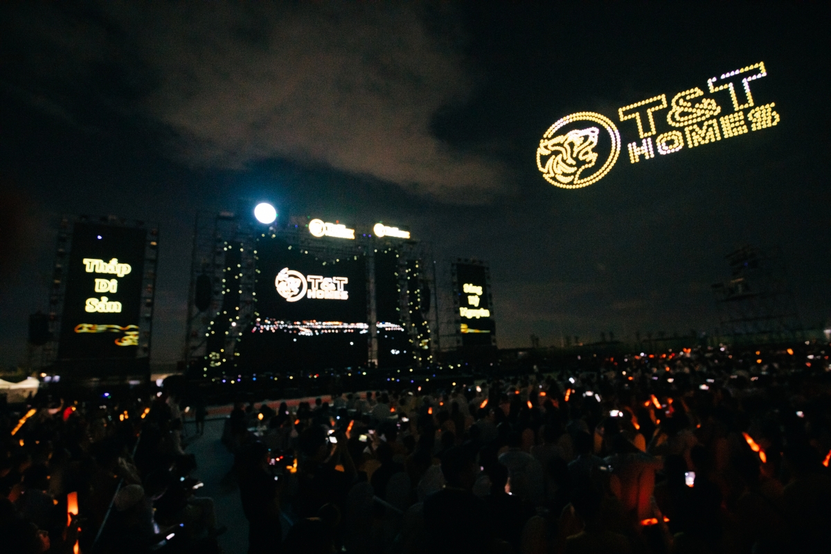 1.000 drone họa hình di sản Nam Bộ trên bầu trời 