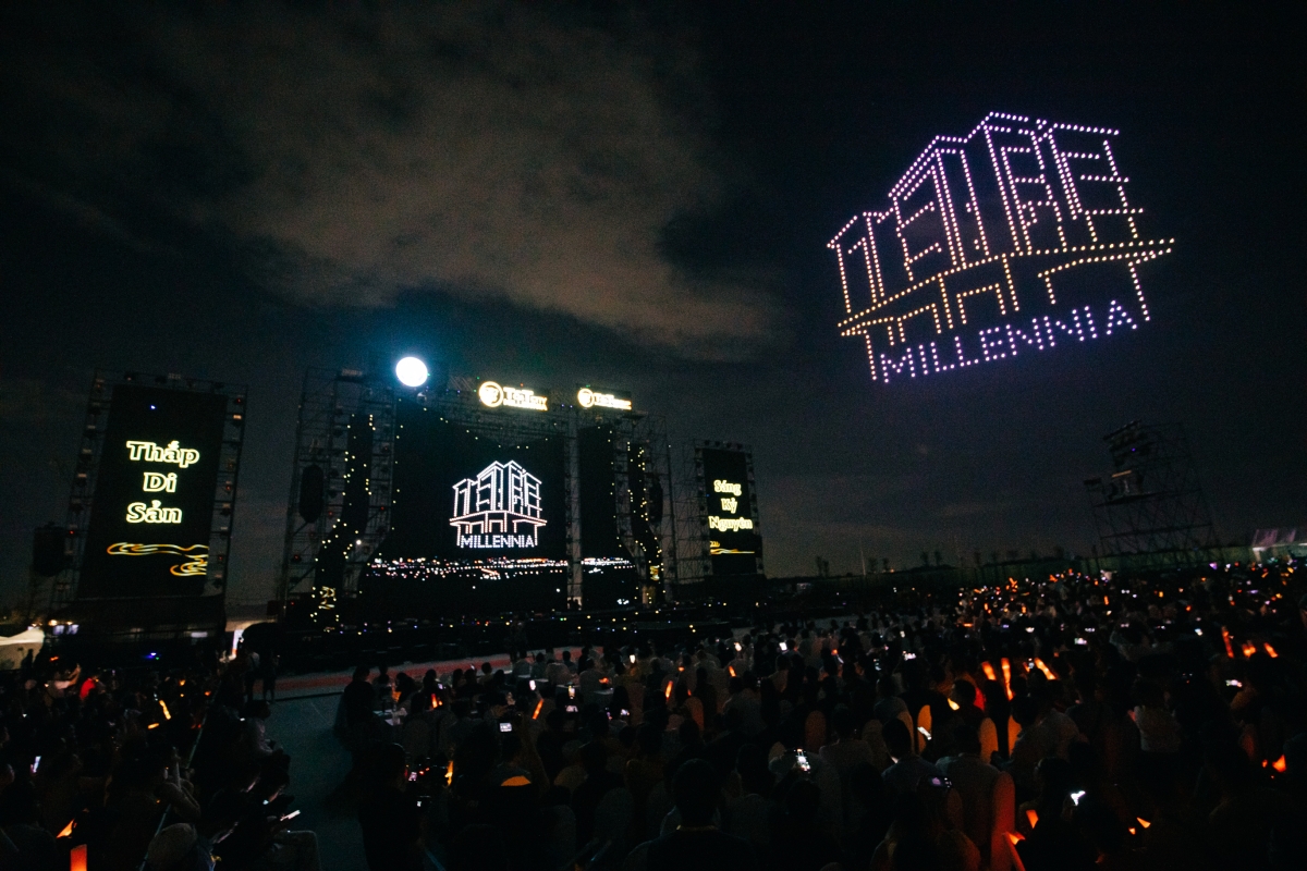 1.000 drone họa hình di sản Nam Bộ trên bầu trời 