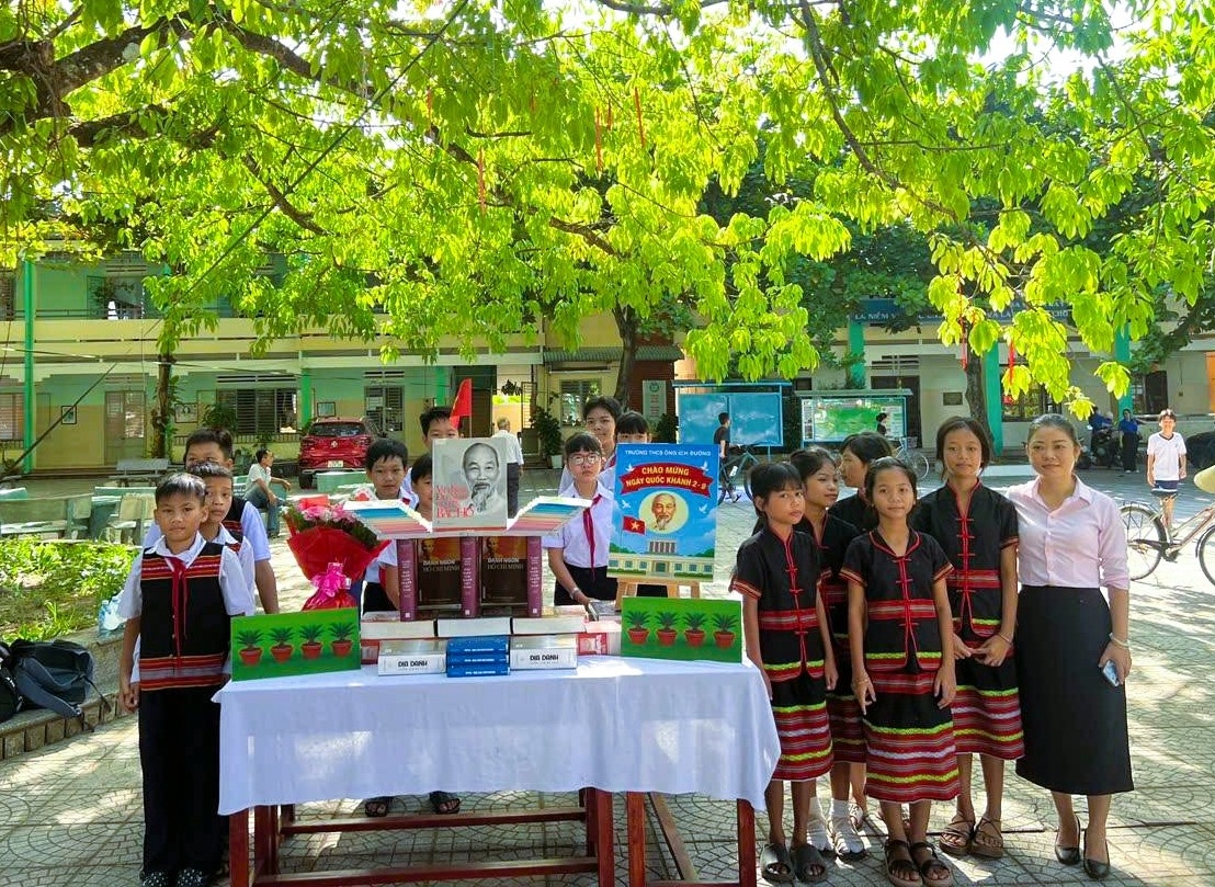Mô hình “Tủ sách giáo khoa dùng chung” không chỉ giải quyết bài toán lãng phí sách mà còn thể hiện một cách làm sáng tạo, vì lợi ích cộng đồng