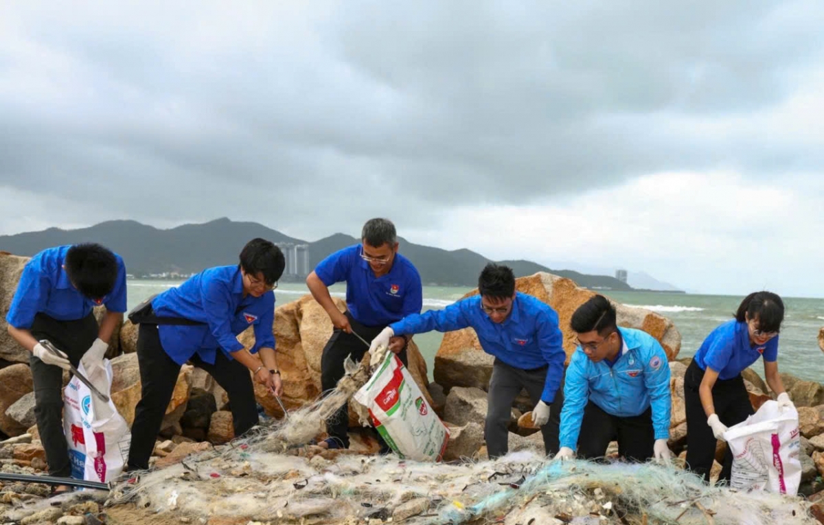 Khánh Hòa phát động toàn dân giữ gìn môi trường hướng tới kỷ niệm 80 năm Cách mạng tháng Tám và Quốc khánh 2/9 Khánh Hòa phát động toàn dân giữ gìn môi trường hướng tới kỷ niệm 80 năm Cách mạng tháng Tám và Quốc khánh 2/9