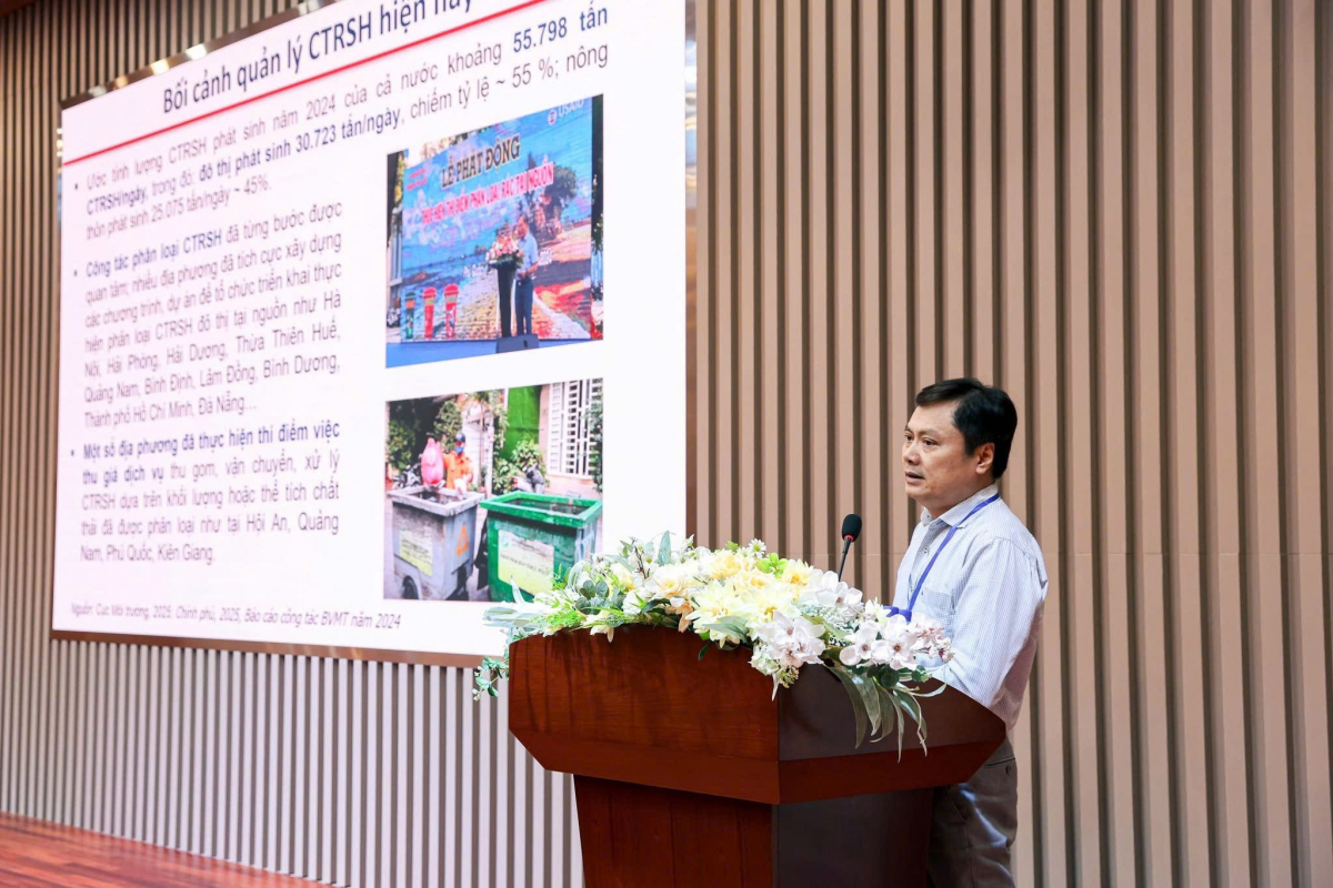 TS. Nguyễn Trung Thắng, Phó Viện trưởng Viện Chiến lược, chính sách Nông nghiệp và Môi trường tham luận tại Hội thảo.