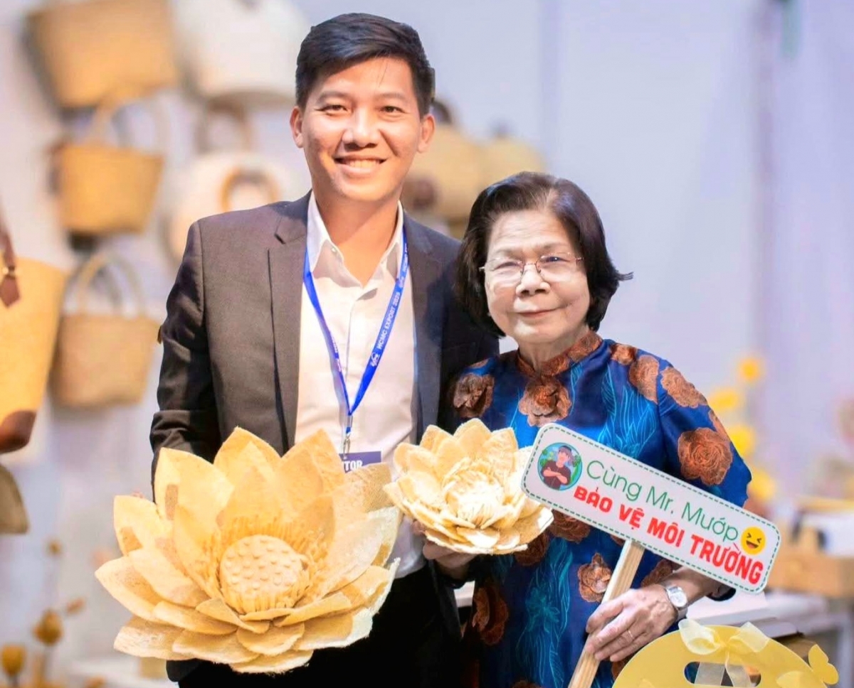 Đến Phiên chợ Xanh - Tử tế, nghe chuyện cỏ rác hóa “vàng”