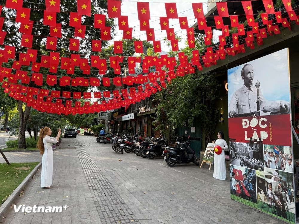 Hà Nội rực rỡ sắc cờ chào mừng 80 năm ngày Quốc khánh