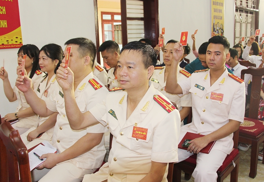 Đảng bộ xã Tam Đa tổ chức thành công Đại hội đại biểu lần thứ I, nhiệm kỳ 2025 - 2030 “không giấy tờ” Đảng bộ xã Tam Đa tổ chức thành công Đại hội đại biểu lần thứ I, nhiệm kỳ 2025 - 2030 “không giấy tờ”