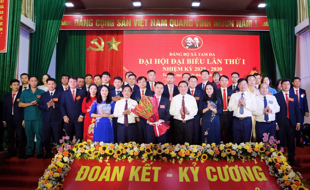 Đảng bộ xã Tam Đa tổ chức thành công Đại hội đại biểu lần thứ I, nhiệm kỳ 2025 - 2030 “không giấy tờ” Đảng bộ xã Tam Đa tổ chức thành công Đại hội đại biểu lần thứ I, nhiệm kỳ 2025 - 2030 “không giấy tờ”