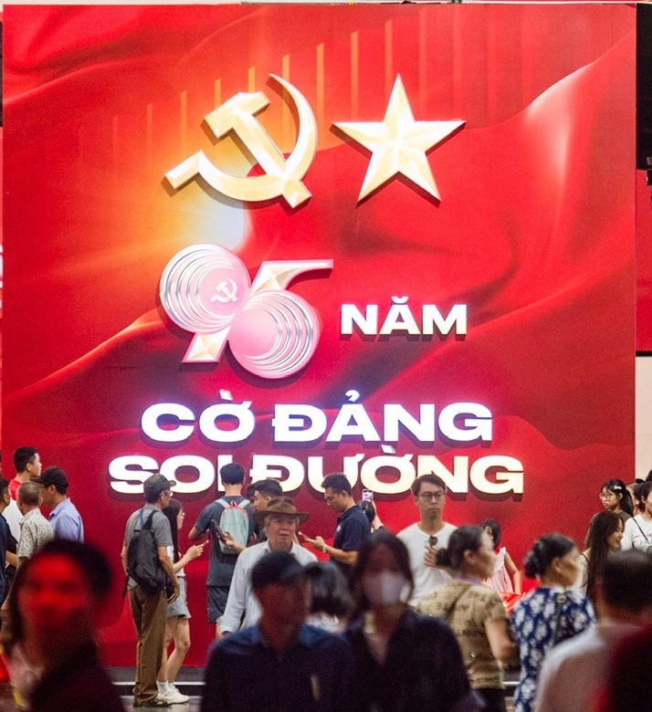 Triển lãm 95 năm cờ Đảng soi đường: Tái hiện những mốc son chói lọi của Đảng qua 95 năm lãnh đạo Cách mạng Việt Nam