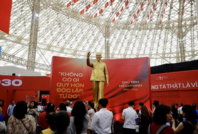 Triển lãm 95 năm cờ Đảng soi đường: Tái hiện những mốc son chói lọi của Đảng qua 95 năm lãnh đạo Cách mạng Việt Nam