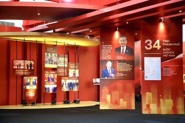 Triển lãm 95 năm cờ Đảng soi đường: Tái hiện những mốc son chói lọi của Đảng qua 95 năm lãnh đạo Cách mạng Việt Nam