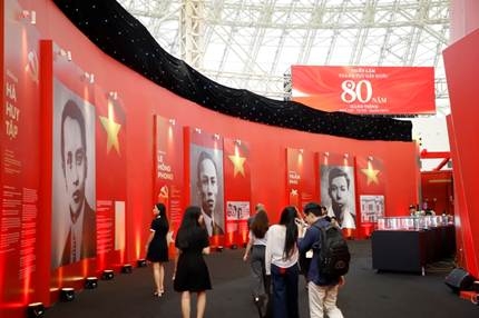 Triển lãm 95 năm cờ Đảng soi đường: Tái hiện những mốc son chói lọi của Đảng qua 95 năm lãnh đạo Cách mạng Việt Nam