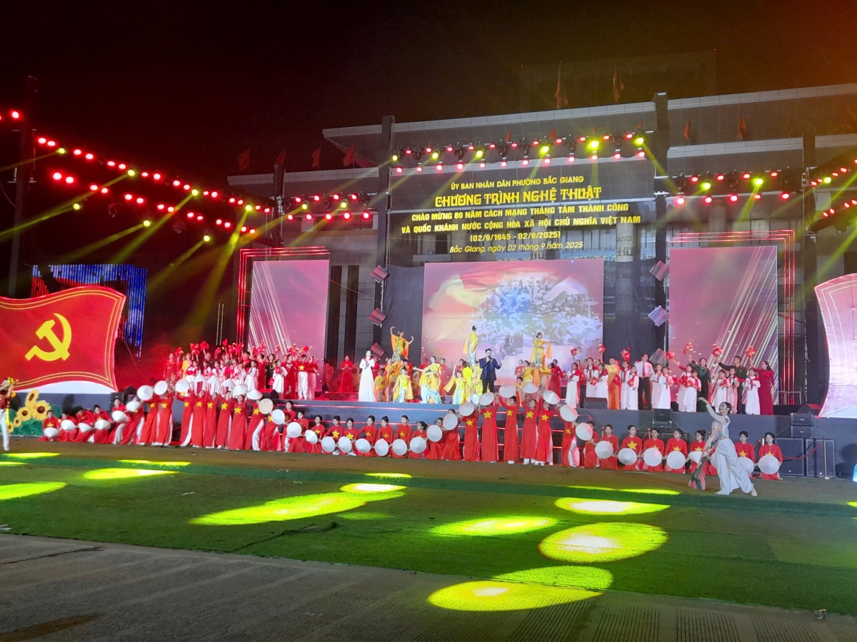 Pháo hoa thắp sáng trời đêm Bắc Ninh mừng Quốc khánh 2/9 Pháo hoa thắp sáng trời đêm Bắc Ninh mừng Quốc khánh 2/9