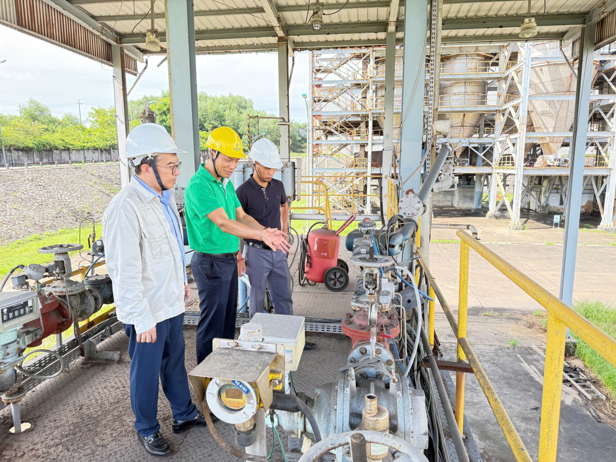 Quyết tâm hoàn thành bảo dưỡng Nhà máy Nhiên liệu Sinh học Dung Quất, sẵn sàng khởi động trong tháng 11/2025 Quyết tâm hoàn thành bảo dưỡng Nhà máy Nhiên liệu Sinh học Dung Quất, sẵn sàng khởi động trong tháng 11/2025