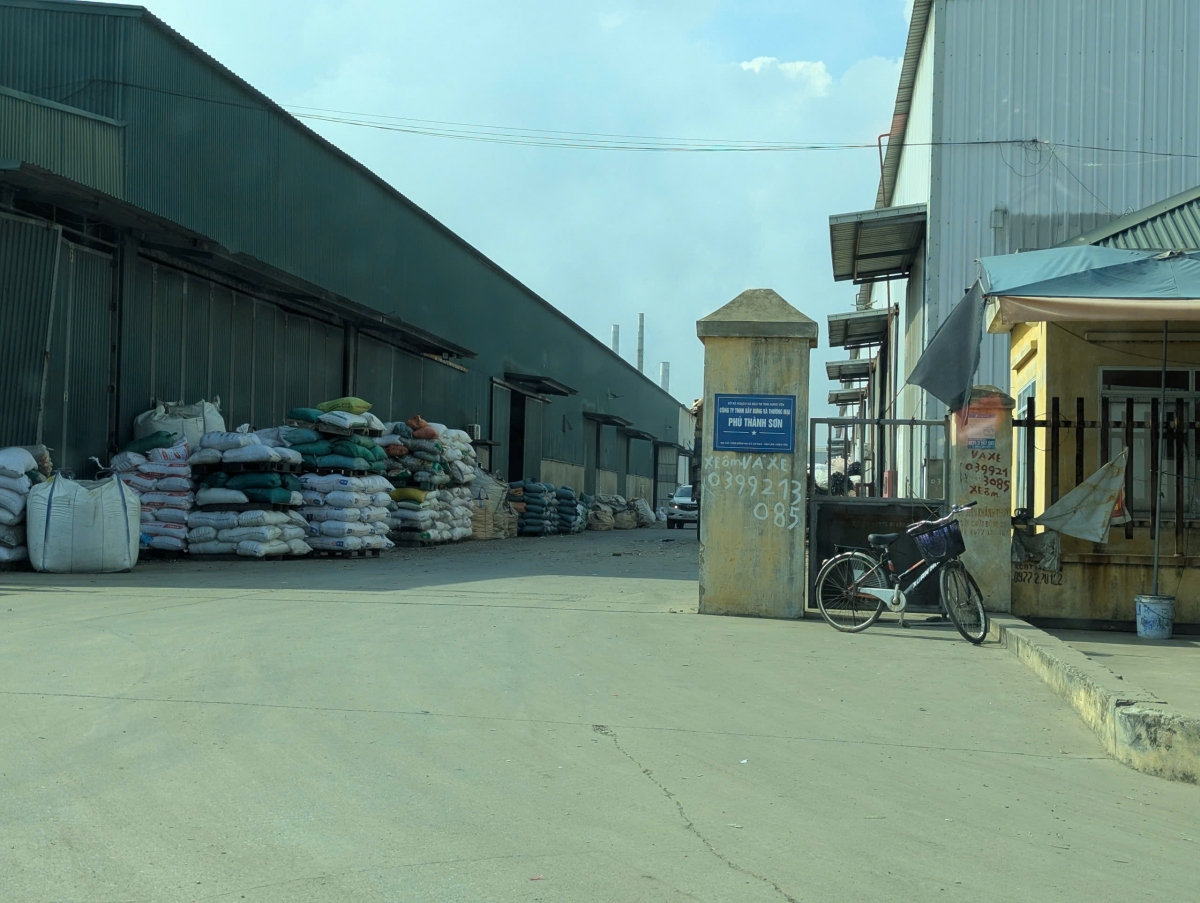 Công an tỉnh Hưng Yên khuyến cáo người dân cần nâng cao cảnh giác với các hành vi vận chuyển, đổ, xả trái phép chất thải chưa qua xử lý ra môi trường Công an tỉnh Hưng Yên khuyến cáo người dân cần nâng cao cảnh giác với các hành vi vận chuyển, đổ, xả trái phép chất thải chưa qua xử lý ra môi trường