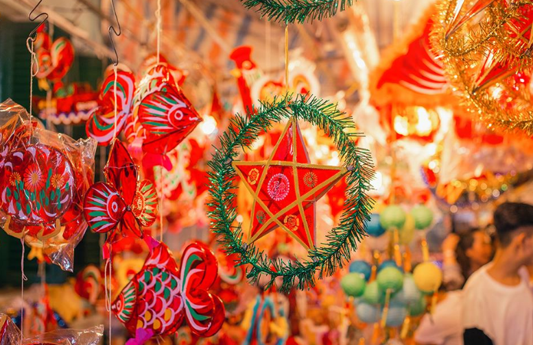 Với mỗi người dân Việt Nam, chiếc Lồng đèn Trung thu luôn là những gì ấm áp, những ký ức tuổi thơ không thể phai mờ Với mỗi người dân Việt Nam, chiếc Lồng đèn Trung thu luôn là những gì ấm áp, những ký ức tuổi thơ không thể phai mờ