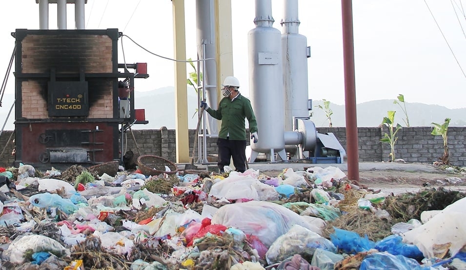 Công tác phân loại, thu gom và xử lý ở nhiều địa phương trên địa bàn tỉnh vẫn còn hạn chế, bất cập cần phải triệt để giải quyết trong thời gian tới. Công tác phân loại, thu gom và xử lý ở nhiều địa phương trên địa bàn tỉnh vẫn còn hạn chế, bất cập cần phải triệt để giải quyết trong thời gian tới.