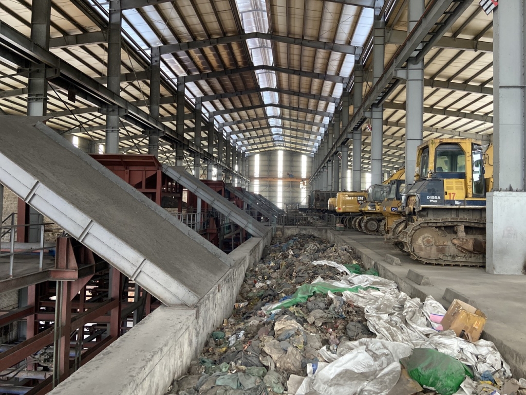 triển khai nhiều giải pháp đồng bộ như phân loại rác tại nguồn, áp dụng công nghệ xử lý hiện đại và đầu tư hệ thống thu gom, vận chuyển khoa học