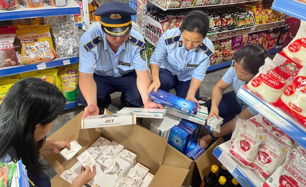 Phát hiện cơ sở kinh doanh thuốc lá ngoại nhập lậu tại TP. Huế Phát hiện cơ sở kinh doanh thuốc lá ngoại nhập lậu tại TP. Huế