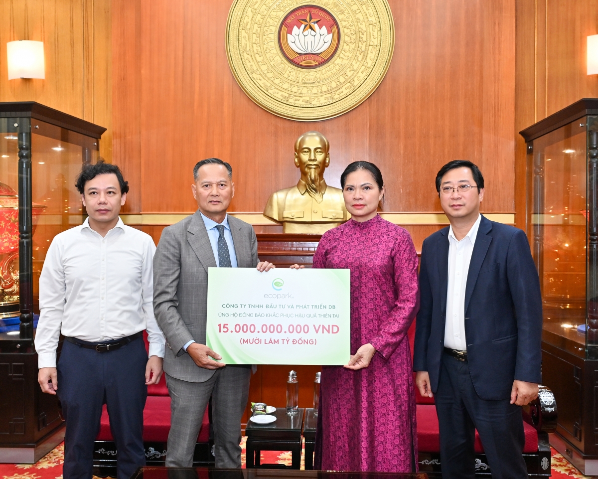 Nhà sáng lập Ecopark ủng hộ đồng bào chịu hậu quả của thiên tai 15 tỷ đồng Nhà sáng lập Ecopark ủng hộ đồng bào chịu hậu quả của thiên tai 15 tỷ đồng