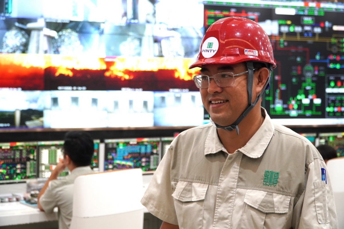 Lò đốt của nhà máy có thể xử lý các loại rác có nhiệt trị thấp và độ ẩm cao; khí thải được xử lý đạt tiêu chuẩn EU 2010, đặc biệt là loại bỏ các chất độc hại như dioxin và furans. Lò đốt của nhà máy có thể xử lý các loại rác có nhiệt trị thấp và độ ẩm cao; khí thải được xử lý đạt tiêu chuẩn EU 2010, đặc biệt là loại bỏ các chất độc hại như dioxin và furans.