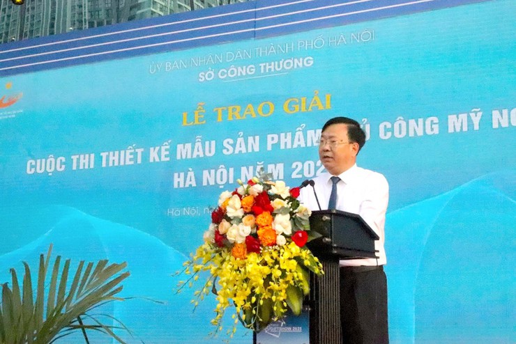 Trao giải cuộc thi thiết kế mẫu sản phẩm thủ công mỹ nghệ Hà Nội 2025- Ảnh 1. Trao giải cuộc thi thiết kế mẫu sản phẩm thủ công mỹ nghệ Hà Nội 2025- Ảnh 1.