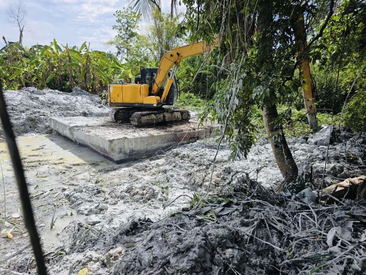 Vứt rác ra lòng sông, kênh mương: Hành vi nhỏ, hậu quả lớn