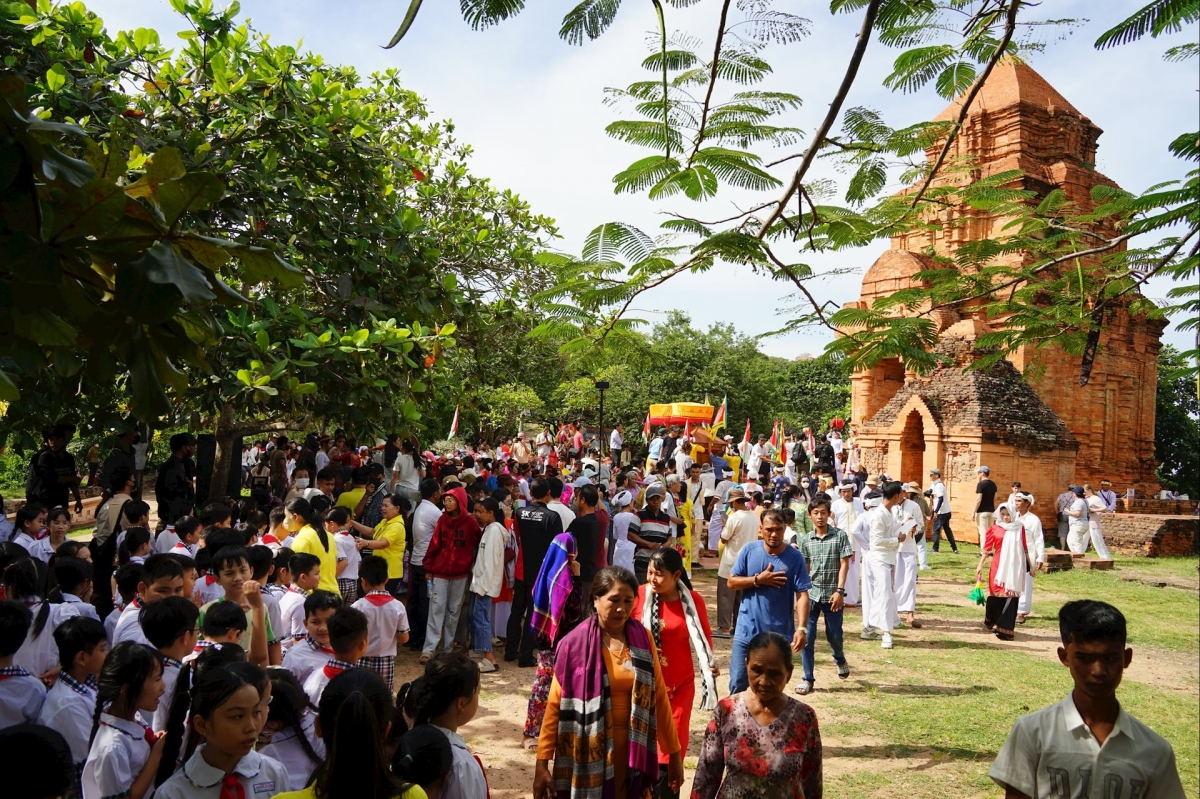 Lễ hội Katê - không ian văn hóa kết nối con người và di sản văn hóa Chăm