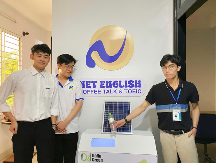 Dana Green thử nghiệm tại các khu vực, và nhận được những phản hồi tích cực từ cộng đồng, học sinh, sinh viên và du khách quốc tế