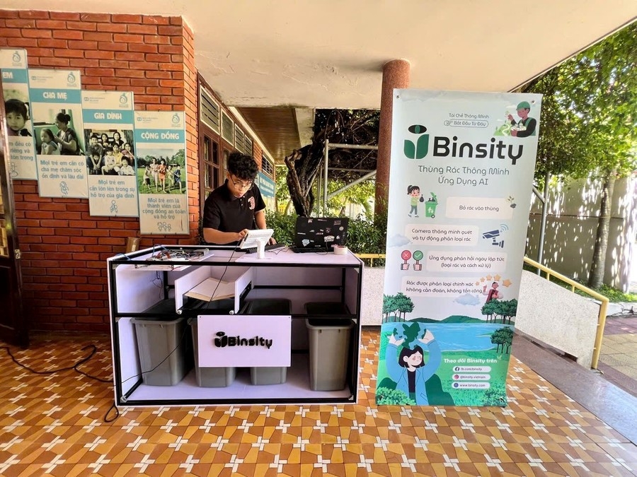 Dự án Binsity đã nhận được nhiều giải thưởng học thuật và công nghệ quốc tế và đơợc triển lãm ở nhiều khu vực nhằm truyền thông sâu rộng hơn ý nghĩa của việc chung tay bảo vệ môi trường