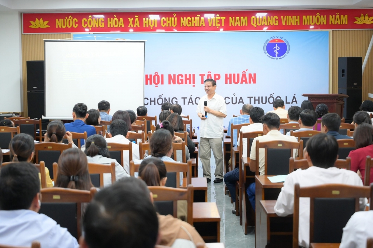Tập huấn phòng, chống tác hại thuốc lá: Nâng cao vai trò tiên phong của cán bộ y tế