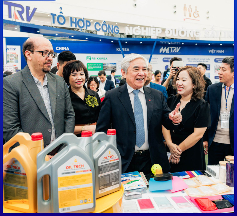 Đây là lần đầu tiên, 5 triển lãm chuyên ngành công nghiệp - công nghệ lớn nhất hội tụ trong không gian triển lãm đẳng cấp, tạo nền tảng xúc tiến thương mại chiến lược, kết nối tri thức, công nghệ và cộng đồng doanh nghiệp. Ảnh: VEC