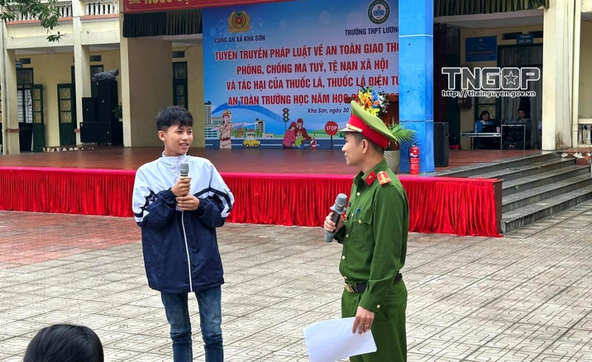 Công an Thái Nguyên đẩy mạnh tuyên truyền và kiểm soát thuốc lá điện tử trong học đường