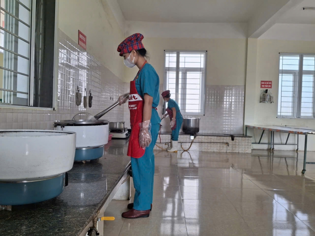 Giữ gìn vệ sinh bếp ăn trong trường mầm non, yếu tố then chốt bảo đảm sức khỏe cho trẻ em Giữ gìn vệ sinh bếp ăn trong trường mầm non, yếu tố then chốt bảo đảm sức khỏe cho trẻ em