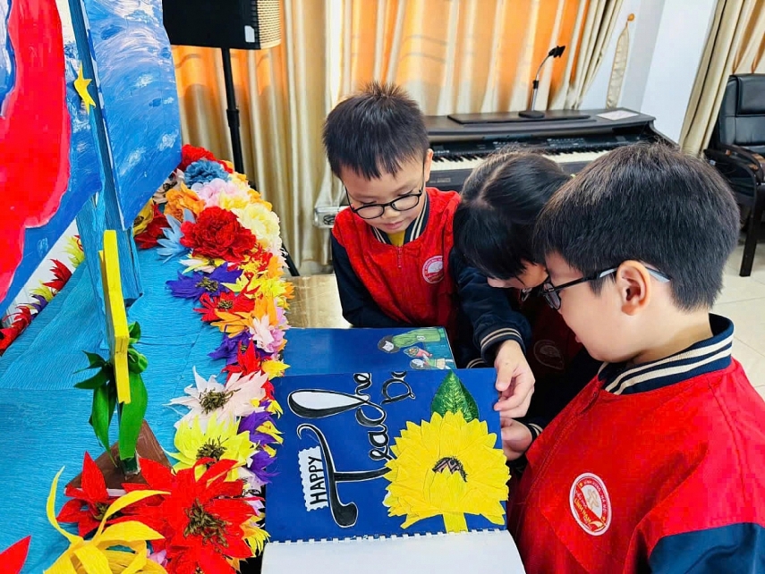 Ấn tượng sáng tạo công nghệ số tác phẩm bích báo tại Tiểu học Lĩnh Nam