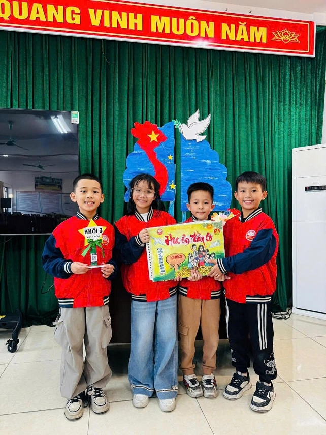 Ấn tượng sáng tạo công nghệ số tác phẩm bích báo tại Tiểu học Lĩnh Nam