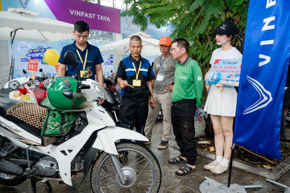 Hà Nội đề xuất hỗ trợ 20% giá trị phương tiện chuyển đổi nhưng không quá 5 triệu đồng. Riêng đối với cá nhân thuộc hộ nghèo hỗ trợ 100% giá trị phương tiện chuyển đổi nhưng không quá 20 triệu đồng. (Ảnh minh họa: VFS)