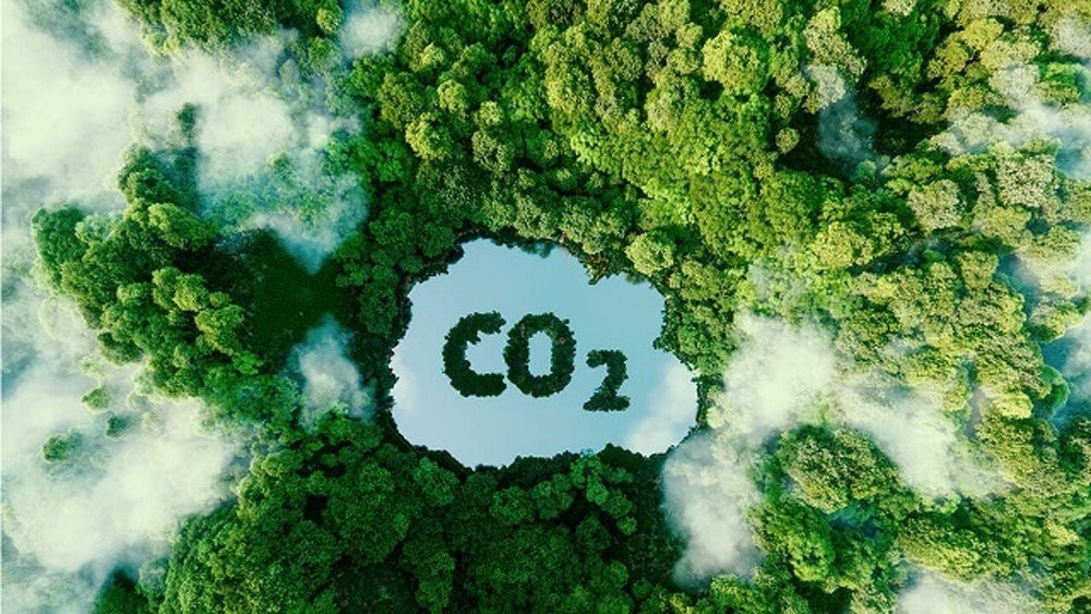Tín chỉ carbon (carbon credit) là chứng nhận quyền phát thải khí CO2 hoặc khí nhà kính khác quy đổi sang CO2. Tín chỉ này có thể được tạo ra từ các dự án giảm phát thải khí nhà kính, như tiết kiệm năng lượng, sử dụng năng lượng tái tạo hoặc cải thiện quy trình sản xuất. (Ảnh minh họa)