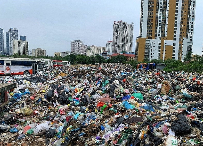 Vấn đề rác thải sinh hoạt đô thị trở thành một trong những thách thức môi trường nghiêm trọng tại Việt Nam