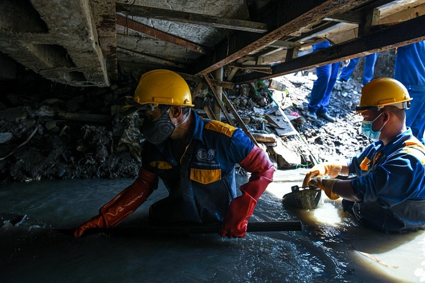 Lĩnh vực thoát nước và xử lý nước thải của Việt Nam còn rất nhiều khó khăn. Bình quân lượng nước thải sinh hoạt đô thị được xử lý mới chỉ đạt 18% Lĩnh vực thoát nước và xử lý nước thải của Việt Nam còn rất nhiều khó khăn. Bình quân lượng nước thải sinh hoạt đô thị được xử lý mới chỉ đạt 18%