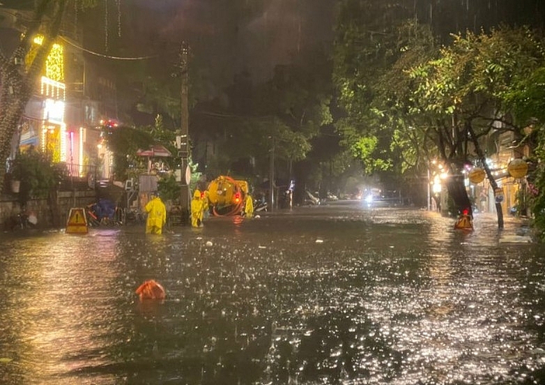 Hệ thống thoát nước trong nội khu được đầu tư xây dựng nhưng chưa khớp nối đồng bộ với hệ thống tiêu thoát nước khu vực Hệ thống thoát nước trong nội khu được đầu tư xây dựng nhưng chưa khớp nối đồng bộ với hệ thống tiêu thoát nước khu vực