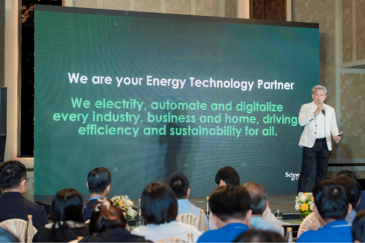 Ông Đặng Nguyễn Ngữ, Phó Tổng Giám đốc Schneider Electric Việt Nam và Campuchia, phát biểu về vai trò then chốt của chuyển đổi số và AI trong tối ưu vận hành, giảm thất thoát nước.