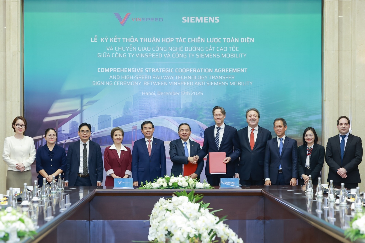 VinSpeed (Tập đoàn Vingroup) và Công ty Siemens Mobility GmbH (Tập đoàn Siemens AG, Đức) chính thức ký kết Thỏa thuận Hợp tác Chiến lược Toàn diện và Chuyển giao công nghệ, qua đó thiết lập quan hệ hợp tác sâu rộng trong lĩnh vực đường sắt tốc độ cao tại Việt Nam. VinSpeed (Tập đoàn Vingroup) và Công ty Siemens Mobility GmbH (Tập đoàn Siemens AG, Đức) chính thức ký kết Thỏa thuận Hợp tác Chiến lược Toàn diện và Chuyển giao công nghệ, qua đó thiết lập quan hệ hợp tác sâu rộng trong lĩnh vực đường sắt tốc độ cao tại Việt Nam.