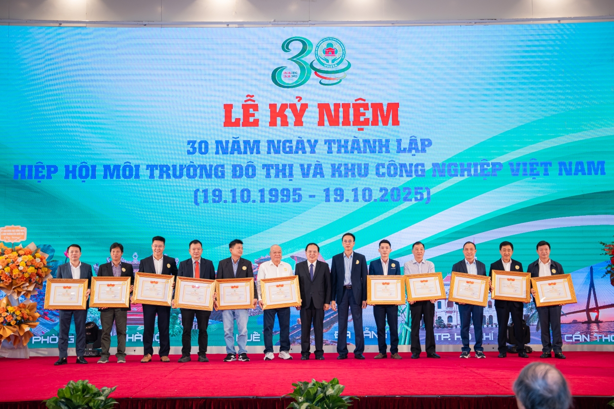 Kỷ niệm 30 năm thành lập Hiệp hội Môi trường đô thị và Khu công nghiệp Việt Nam Kỷ niệm 30 năm thành lập Hiệp hội Môi trường đô thị và Khu công nghiệp Việt Nam