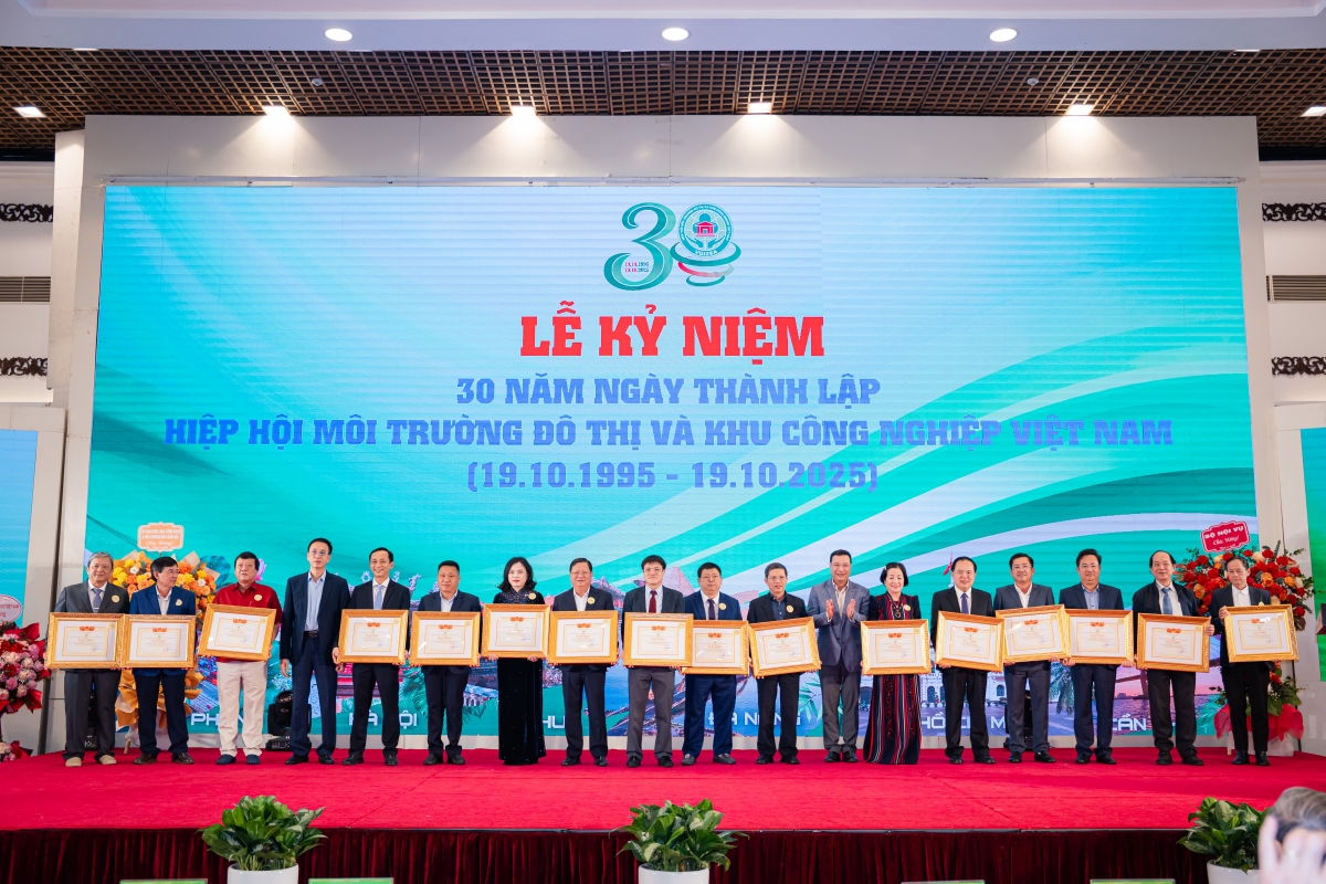 Kỷ niệm 30 năm thành lập Hiệp hội Môi trường đô thị và Khu công nghiệp Việt Nam Kỷ niệm 30 năm thành lập Hiệp hội Môi trường đô thị và Khu công nghiệp Việt Nam