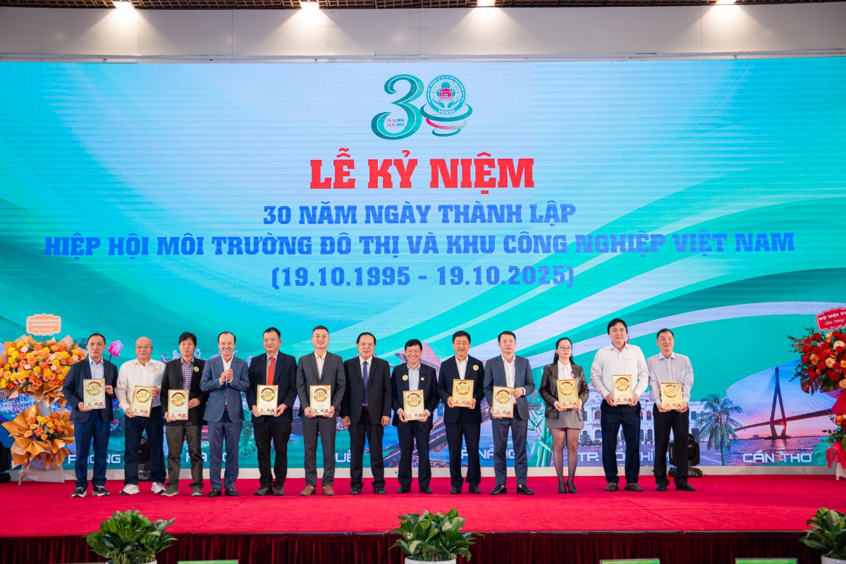 Kỷ niệm 30 năm thành lập Hiệp hội Môi trường đô thị và Khu công nghiệp Việt Nam Kỷ niệm 30 năm thành lập Hiệp hội Môi trường đô thị và Khu công nghiệp Việt Nam