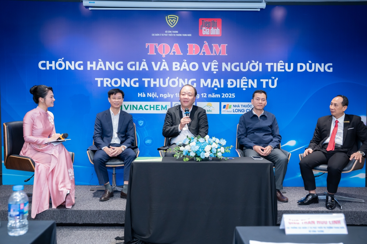 Các khách mời tham dự toạ đàm