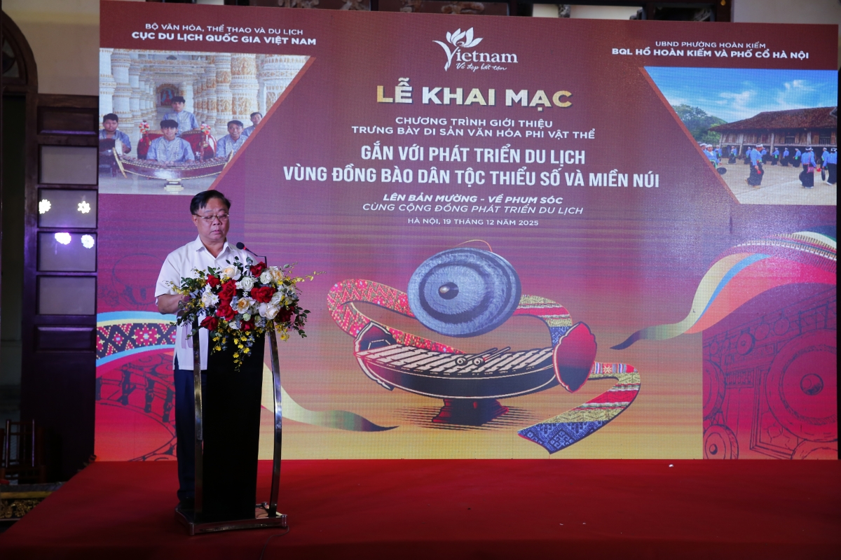 Phó Cục trưởng Cục Du lịch Quốc gia Việt Nam Phạm Văn Thủy phát biểu tại Lễ khai mạc