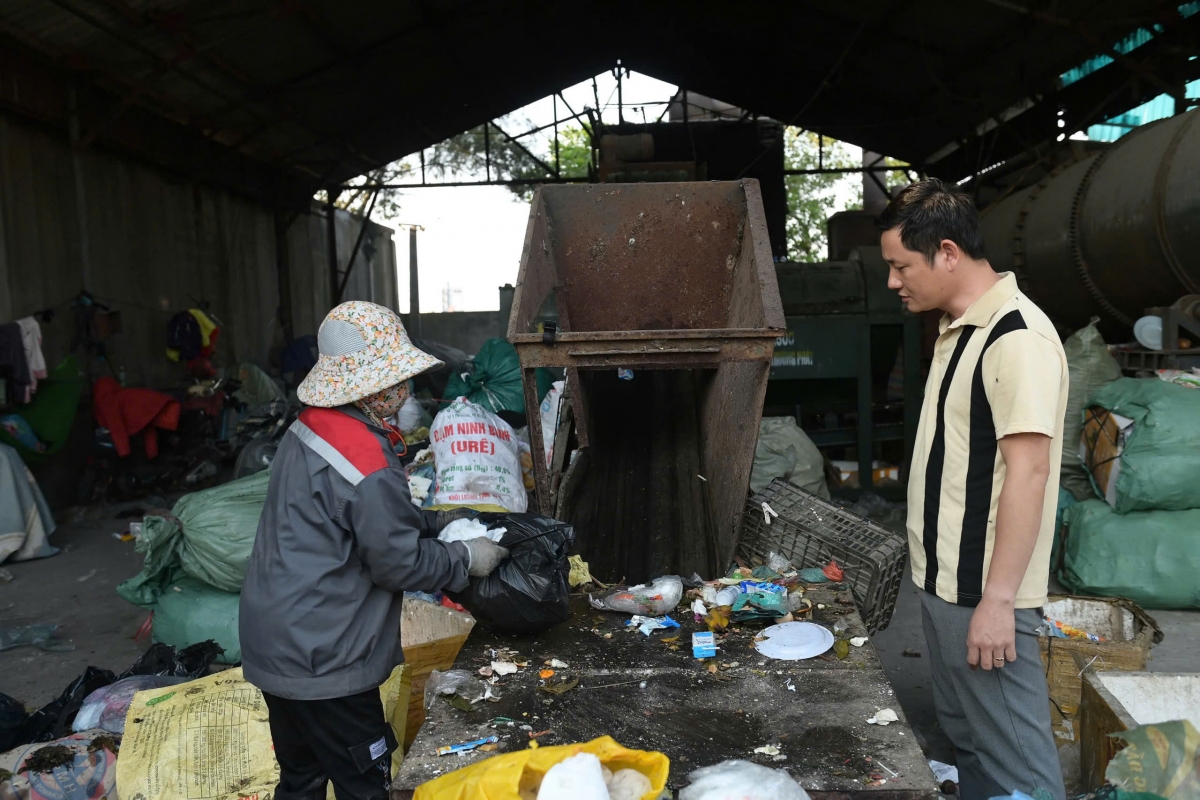 Giải bài toán phân loại rác thải bằng cỗ máy phân loại rác “made in Việt Nam”