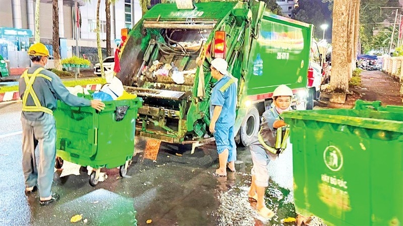 Các đội thu gom, vận chuyển rác cũng như cơ quan quản lý bãi rác đã tăng cường các biện pháp để bảo đảm vệ sinh, tạo vẻ mỹ quan xanh - sạch - đẹp tại trung tâm tỉnh.