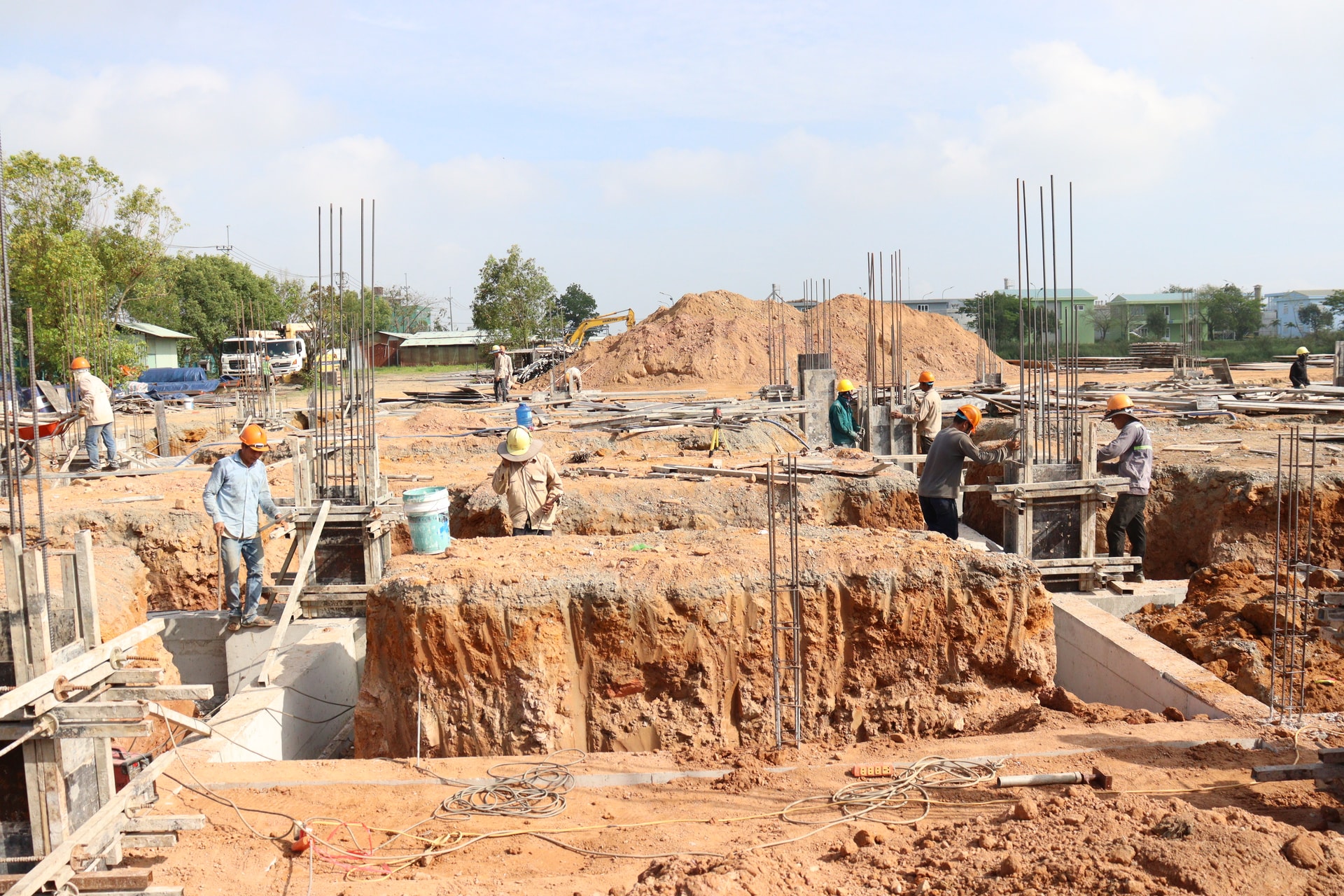 Công trình trạm trung chuyển rác sinh hoạt khu vực Cẩm Lệ đang được tập trung thi công để hoàn thành vào tháng 8-2025. Ảnh: HOÀNG HIỆP