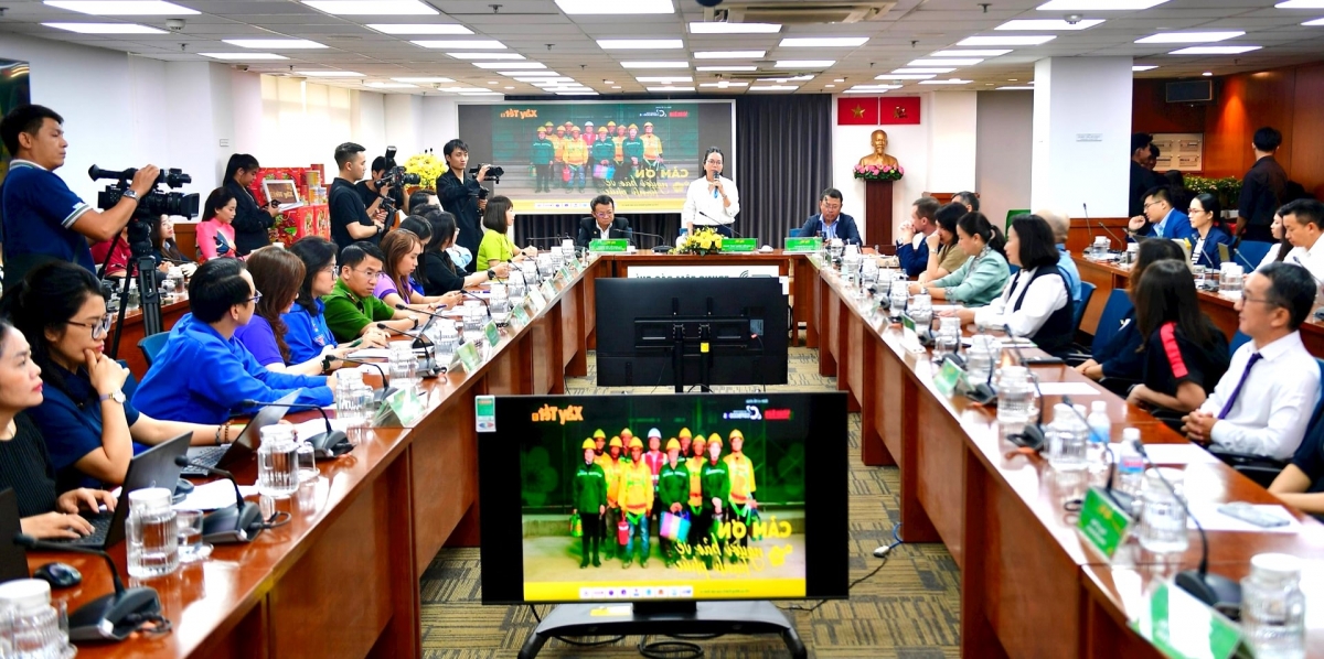 Ấm lòng “những chiến binh thầm lặng” giữ sạch đường phố Ấm lòng “những chiến binh thầm lặng” giữ sạch đường phố