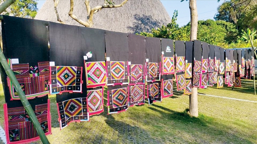 Chiếc khăn Piêu trong văn hóa truyền thống của đồng bào dân tộc Thái Tây Bắc Chiếc khăn Piêu trong văn hóa truyền thống của đồng bào dân tộc Thái Tây Bắc